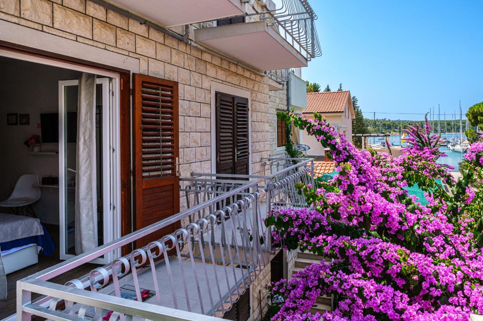 Rooms Anna Milna  Exterior foto